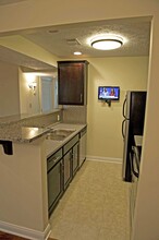 Park Court Apartments in Louisville, KY - Foto de edificio - Building Photo