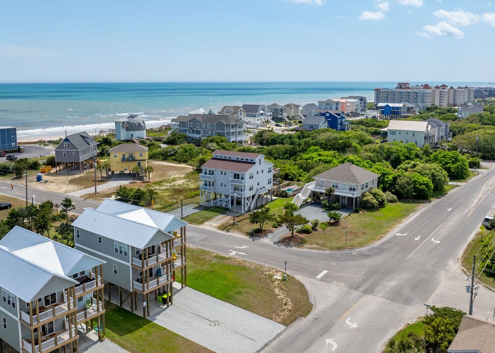 124 Sea Gull Ln in North Topsail Beach, NC - Building Photo