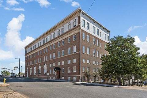 United Jewelers and Lee Hardware Apartments in Shreveport, LA - Foto de edificio - Building Photo
