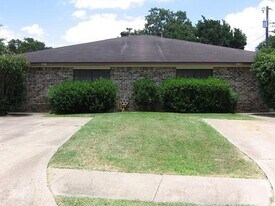 2303 San Pedro Dr in College Station, TX - Building Photo