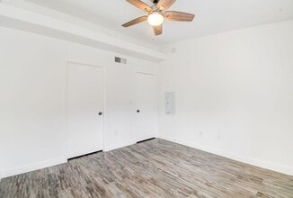 950 Seven Hills Dr in Henderson, NV - Building Photo - Building Photo