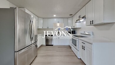 10427 Aqua Way S-Unit -10427 in Seattle, WA - Building Photo - Building Photo