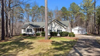 168 N Sugar Creek Rd in Buckhead, GA - Building Photo