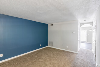 Terraces at Highbury Court in Atlanta, GA - Building Photo - Interior Photo