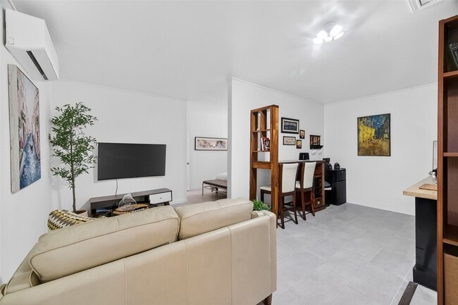 property at 4423 Sloangate Dr