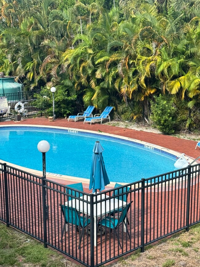 1431 S 14th Ave, Unit 214 in Hollywood, FL - Building Photo - Building Photo