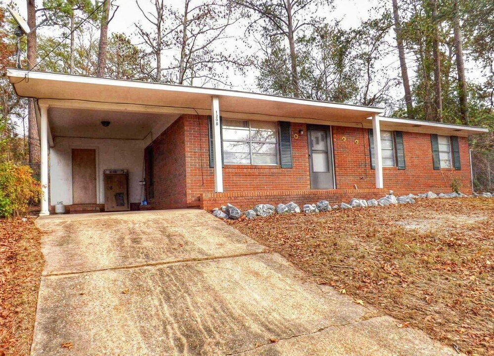 1208 Bismark Dr in Columbus, GA - Building Photo