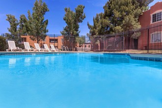 El Pavon Apartments in El Paso, TX - Foto de edificio - Building Photo