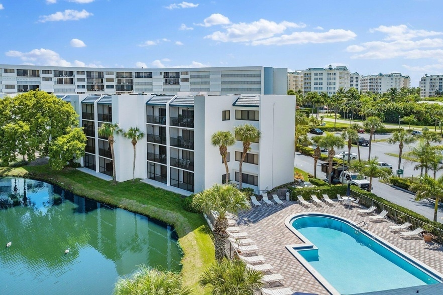 1605 S US Hwy 1, Unit B104 in Jupiter, FL - Building Photo