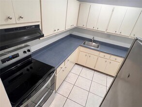 7727 SW 86th St in Miami, FL - Building Photo - Building Photo