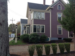 87 Central St, Unit Second Floor #2 in Ipswich, MA - Foto de edificio - Building Photo