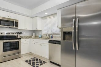 12230 Shoreview Drive in Cape Coral, FL - Building Photo - Building Photo