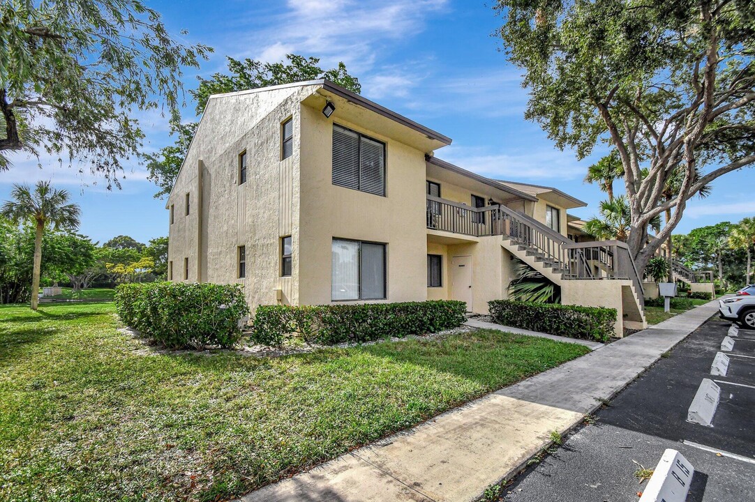 6660 Somerset Dr in Boca Raton, FL - Building Photo