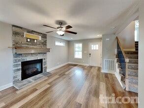 204 Bonnell Dr, Unit 2423 in Clarksville, TN - Building Photo - Building Photo