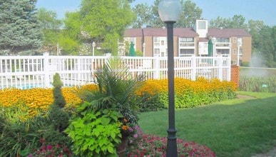 The Vineyards in Broadview Heights, OH - Foto de edificio - Building Photo