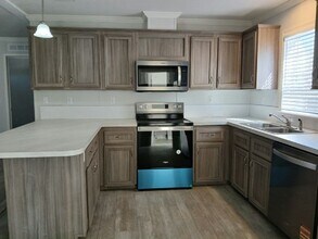 218 Sycamore Ln in Tampa, FL - Building Photo - Building Photo