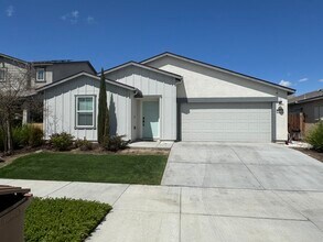 5910 Mardal Ave in Bakersfield, CA - Building Photo - Building Photo