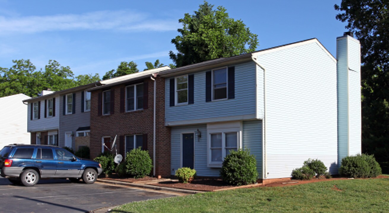 The Meadows in Burlington, NC - Building Photo