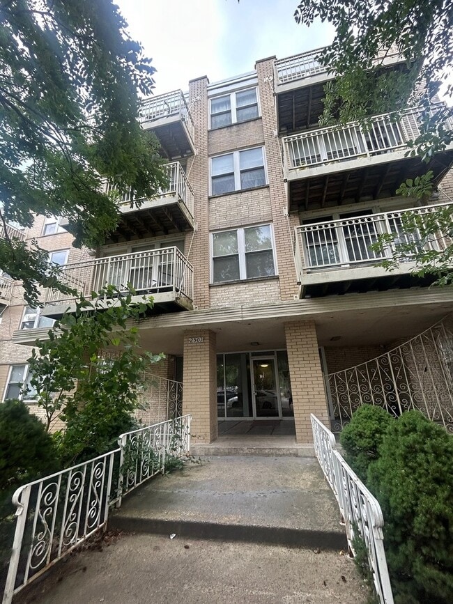 property at 2501 W Touhy Ave