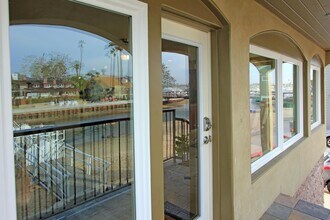 111 Edgewater Pl, Unit B in Newport Beach, CA - Building Photo - Building Photo