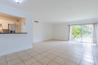 9459 SW 76th St in Miami, FL - Building Photo - Building Photo