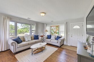 25 Seatuck Ln in Remsenburg, NY - Building Photo - Building Photo