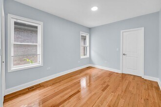 1115 N Taylor Ave in Oak Park, IL - Foto de edificio - Building Photo