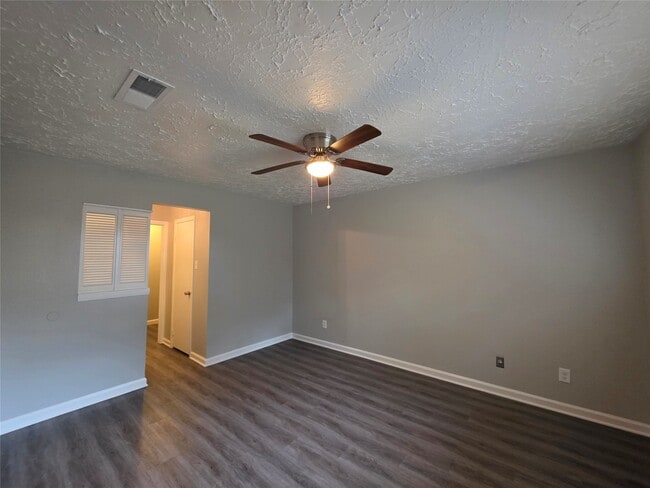 507 Leicester Ln