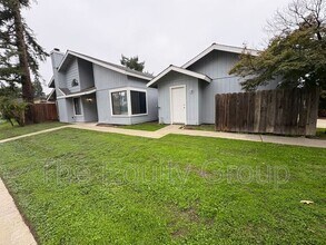 1642 N Goddard St in Visalia, CA - Foto de edificio - Building Photo