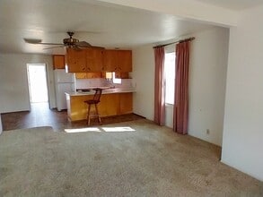 153 E Chapman St in Orland, CA - Building Photo - Building Photo
