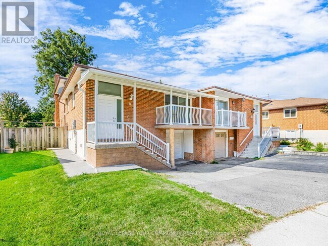 14 Roseville Dr in Brampton, ON - Building Photo - Building Photo