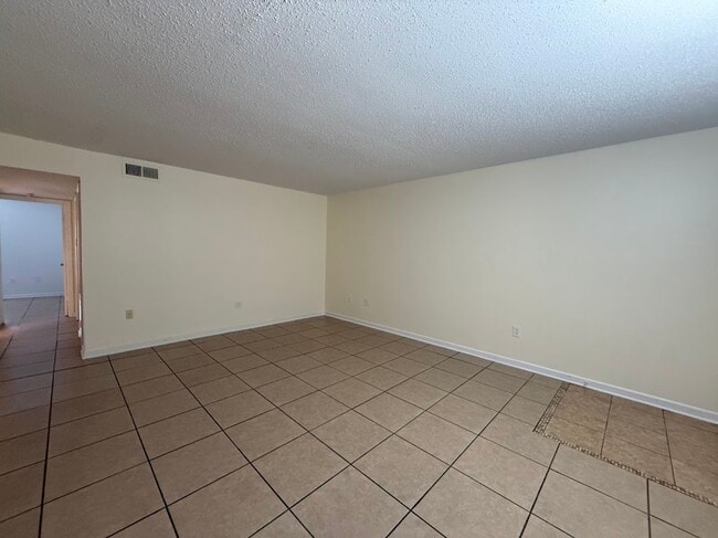 11271 Florida Blvd in Baton Rouge, LA - Building Photo - Building Photo