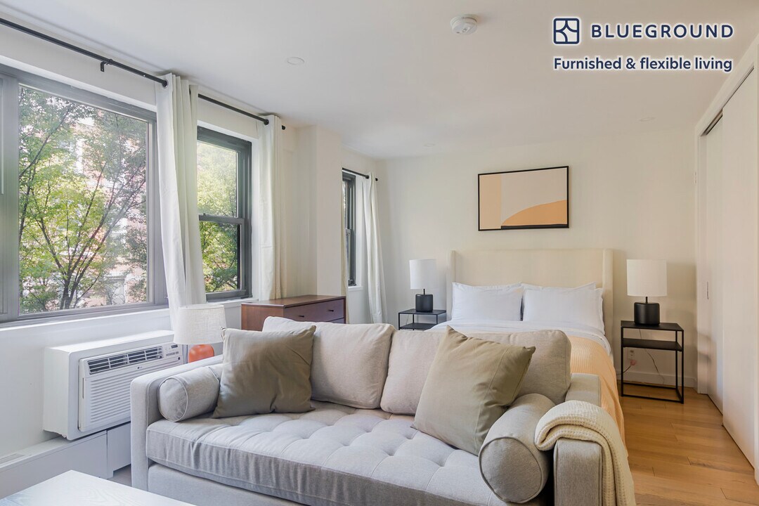 227 E 59th St in New York, NY - Building Photo