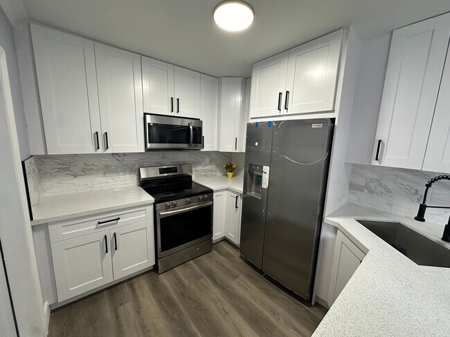 814 SW 12th Pl in Fort Lauderdale, FL - Building Photo - Building Photo