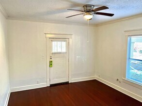 210 S Rosemont Ave, Unit A in Dallas, TX - Building Photo - Building Photo