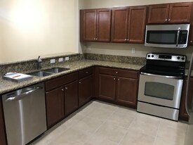 3236 NW 31st Terrace in Lauderdale Lakes, FL - Building Photo