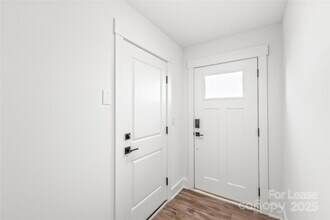 425 Blairhill Rd in Charlotte, NC - Building Photo - Building Photo