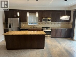 18 Wildflower St in Kitchener, ON - Building Photo - Building Photo