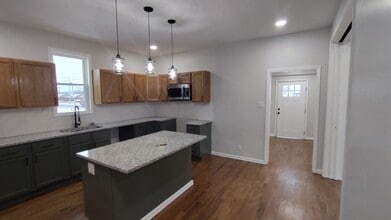 223 Ash St in Tipton, IN - Foto de edificio - Building Photo