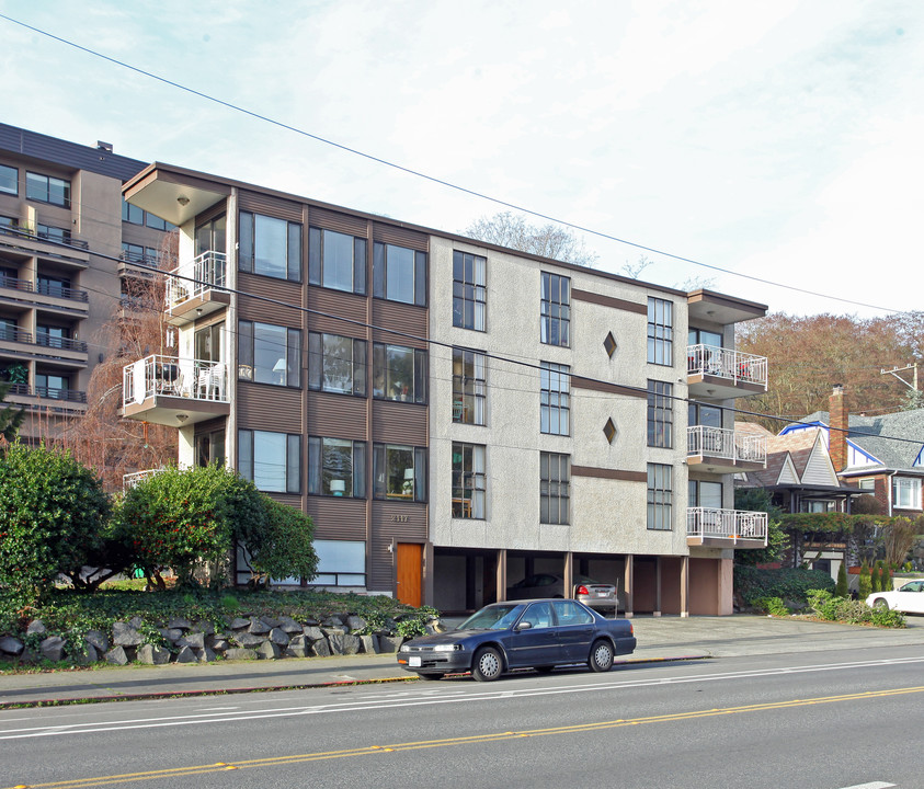 2117 Dexter Ave N in Seattle, WA - Foto de edificio