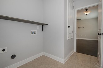 5785 Jade Moon Cir in Milton, FL - Building Photo - Building Photo