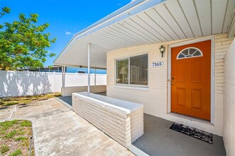 7165 14th Ave S in South Pasadena, FL - Foto de edificio - Building Photo