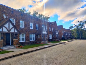 Maynard Court Apartments in Pontiac, MI - Building Photo - Building Photo