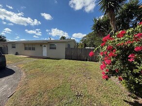 330 N 65th Way in Hollywood, FL - Building Photo - Building Photo
