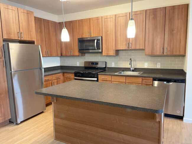 10 Norden Pl in Norwalk, CT - Building Photo - Building Photo