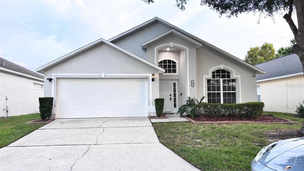 334 Grosvenor Loop in Davenport, FL - Foto de edificio