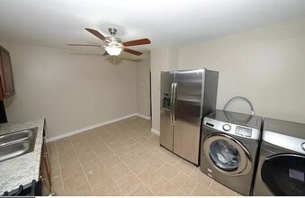 5016 Charles St in Philadelphia, PA - Building Photo - Building Photo