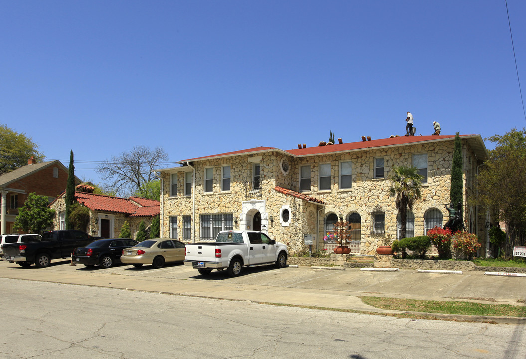 The Elsmere Apartments in San Antonio, TX - Building Photo