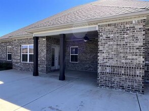 100 Hathaway Ln in Madison, AL - Foto de edificio - Building Photo