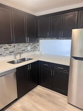 8875 Fontainebleau Blvd in Miami, FL - Building Photo - Building Photo